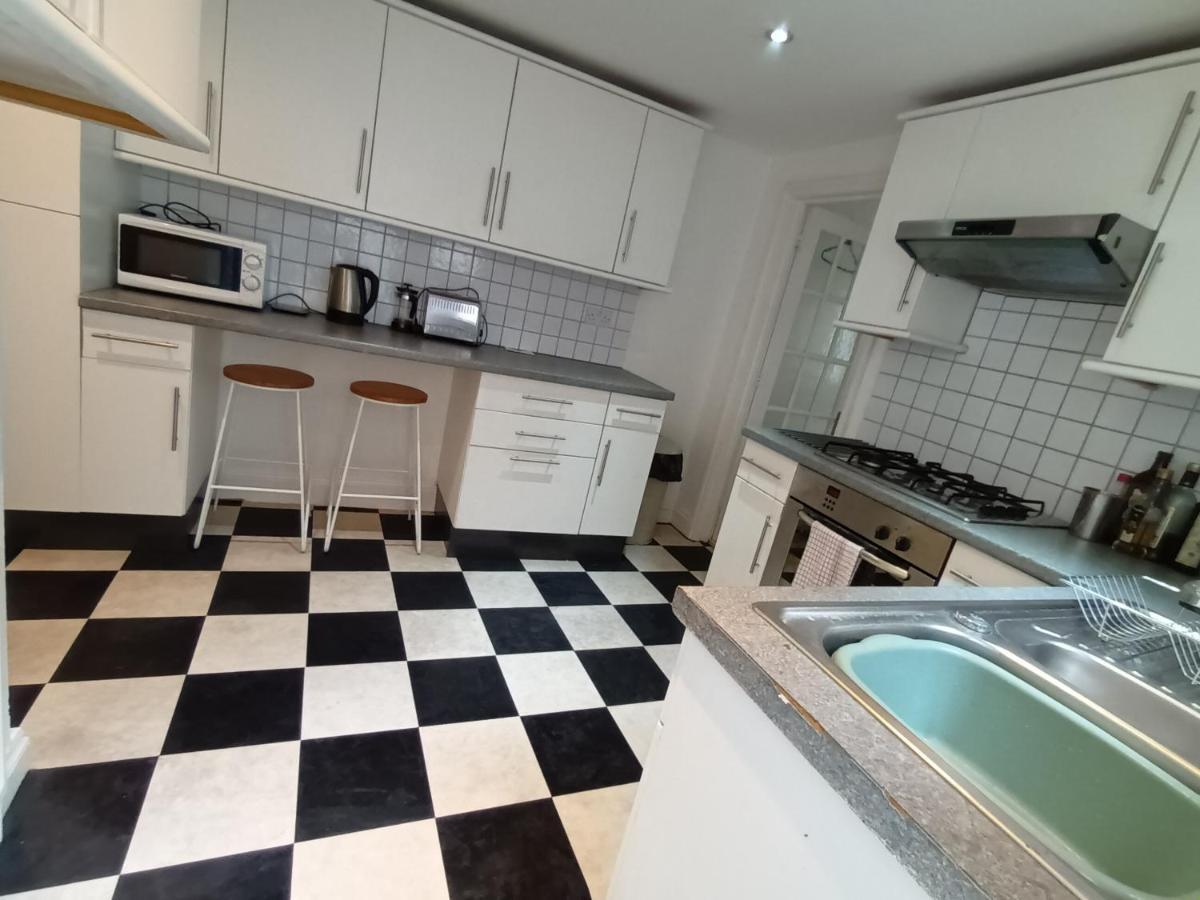 Apartment 3 Bed Lovely Garden Flat Wandsworth London