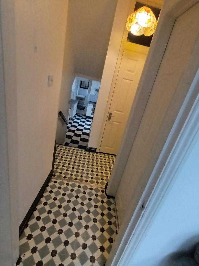 3 Bed Lovely Garden Flat Wandsworth Apartment London