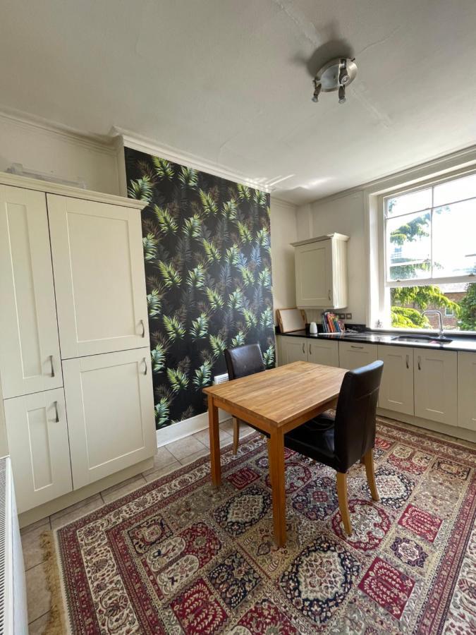 Camden Bachelor Pad , Location In Camden , Ideal Space For Small Family London