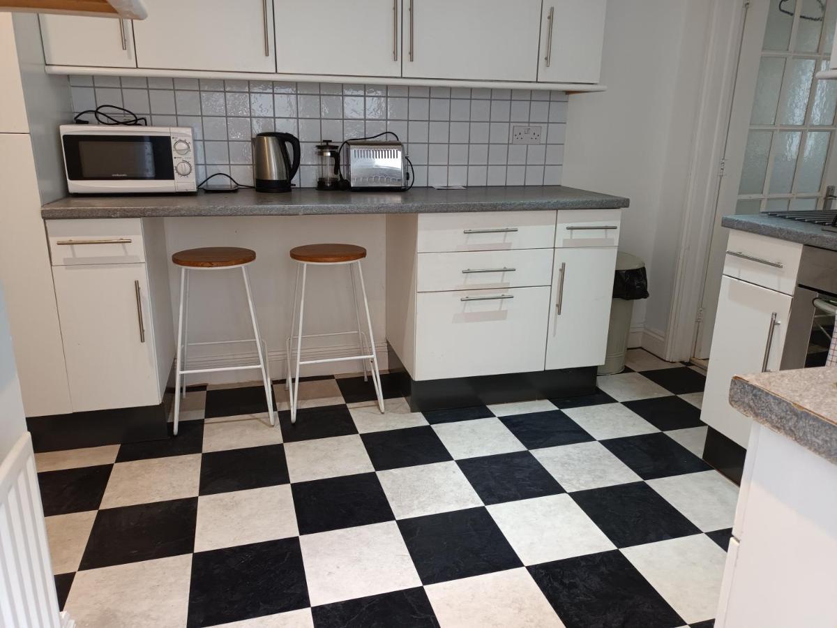 3 Bed Lovely Garden Flat Wandsworth London