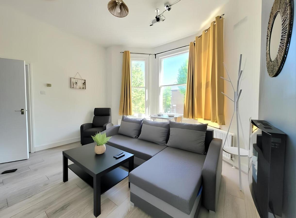 Contemporary 2 Bedroom Apartment *
