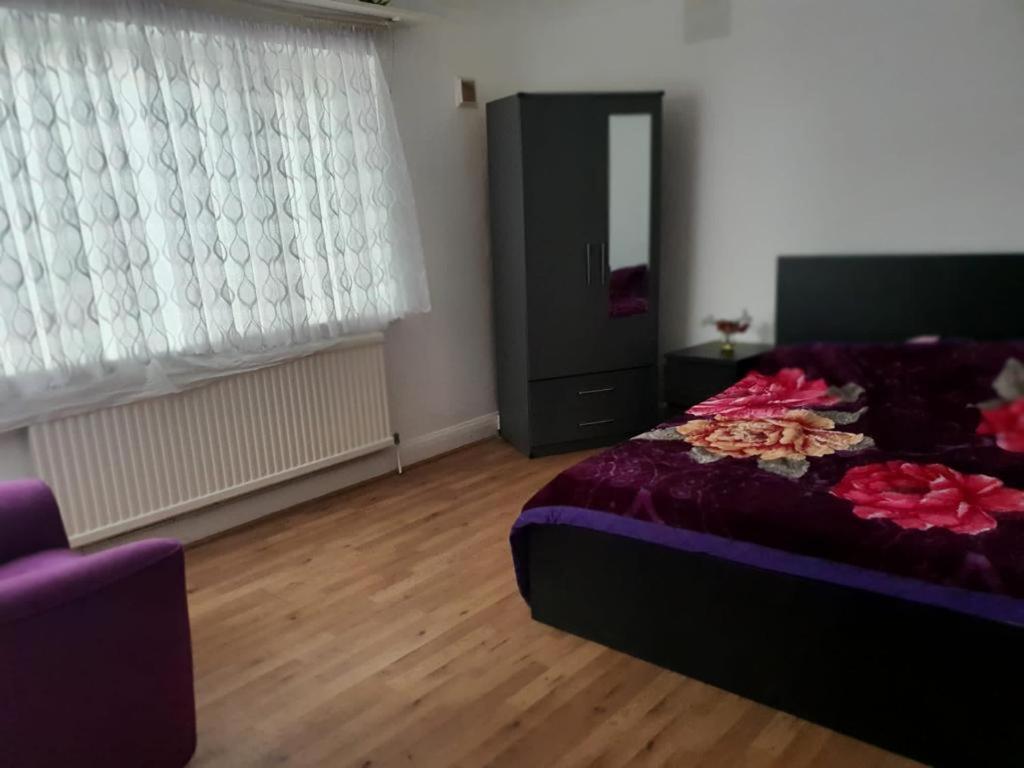 Grey Double Bedroom Apartamento *
