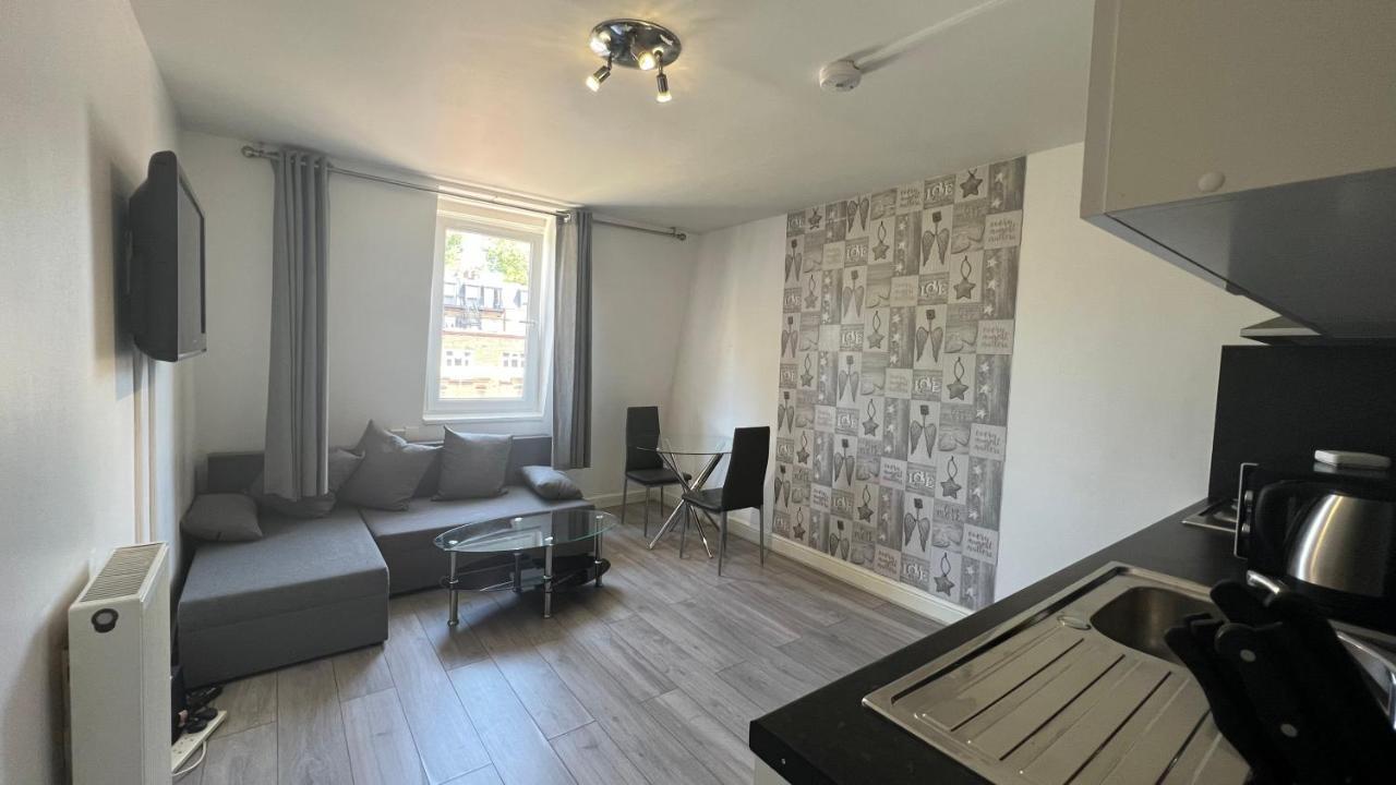 Comfy 2 Bedroom - Finchley Road, Apartment *
