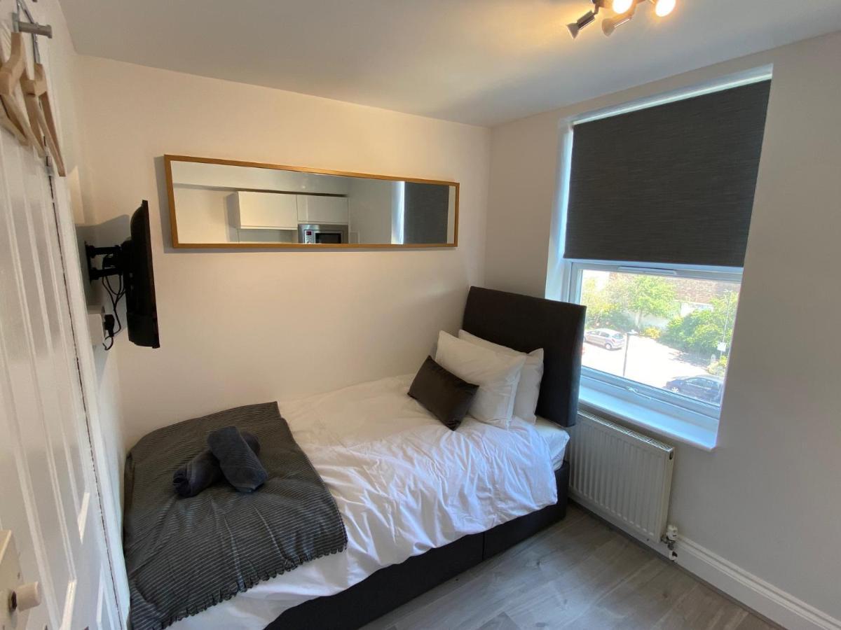 Very Close To Line Underground Shepherds Bush And Westfield Newly Refurbished Apartment *