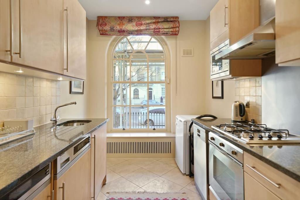 Three Bedroom In Sloane Square Apartment