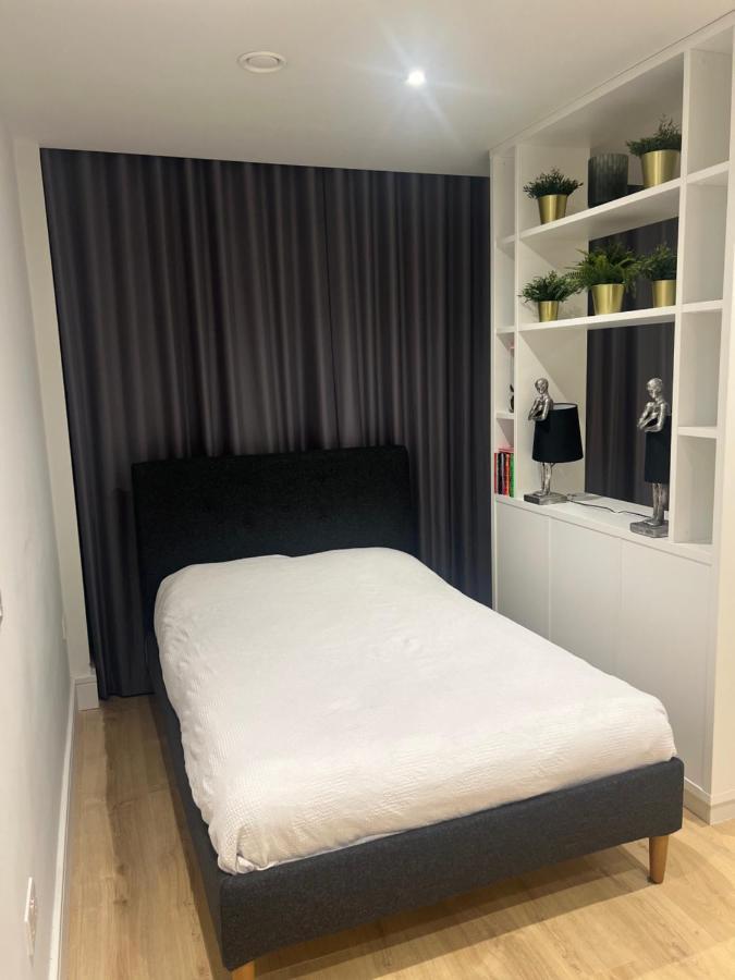 Lhr Apartment