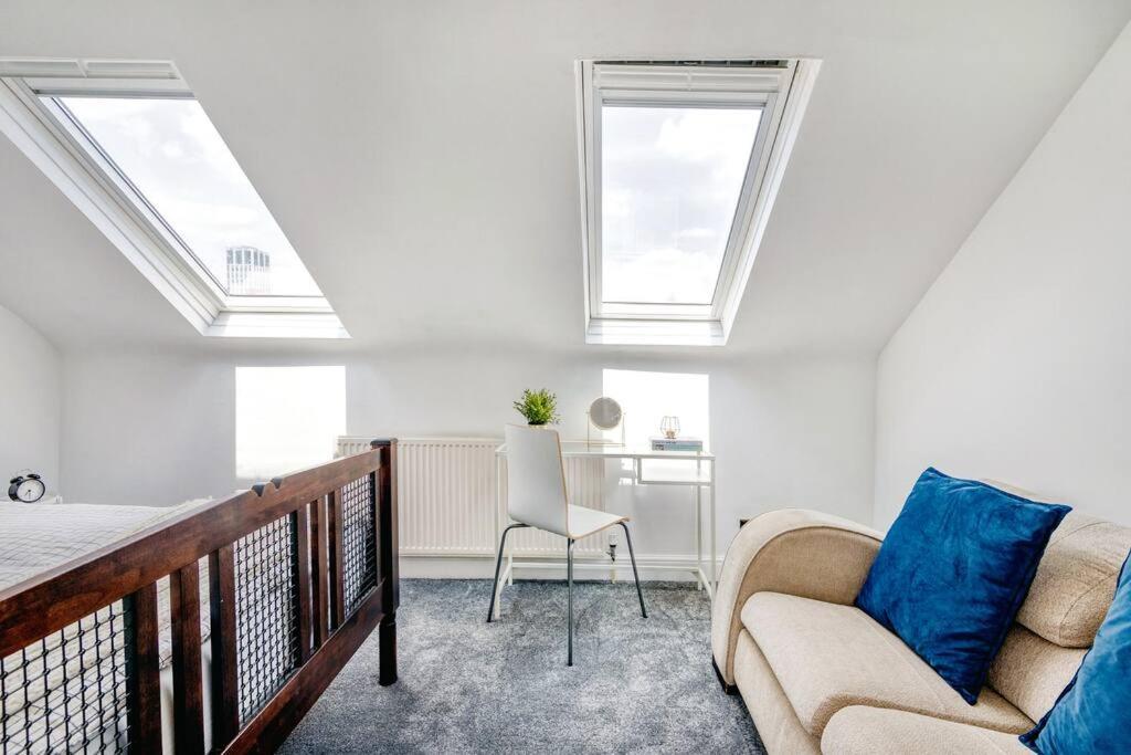3 Bed Flat Near Chelsea Apartment *