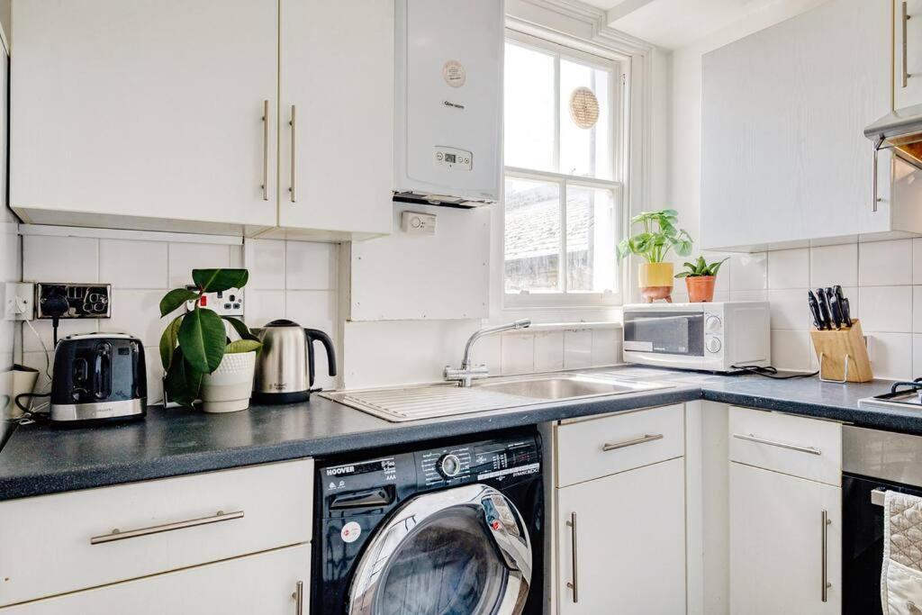 3 Bed Flat Near Chelsea Apartment