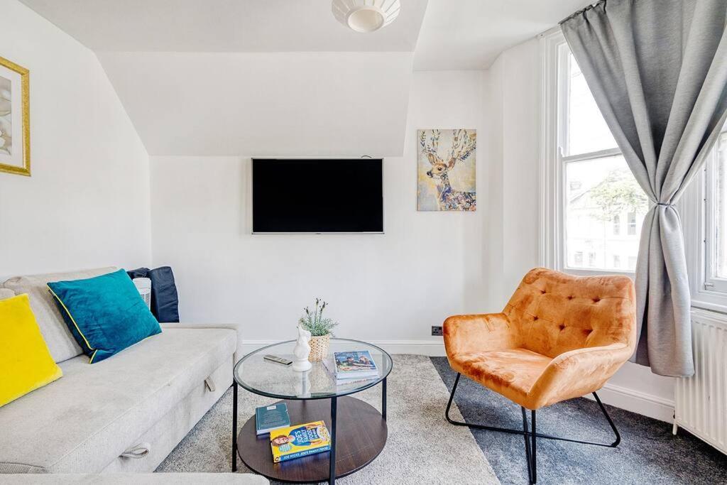 3 Bed Flat Near Chelsea * London