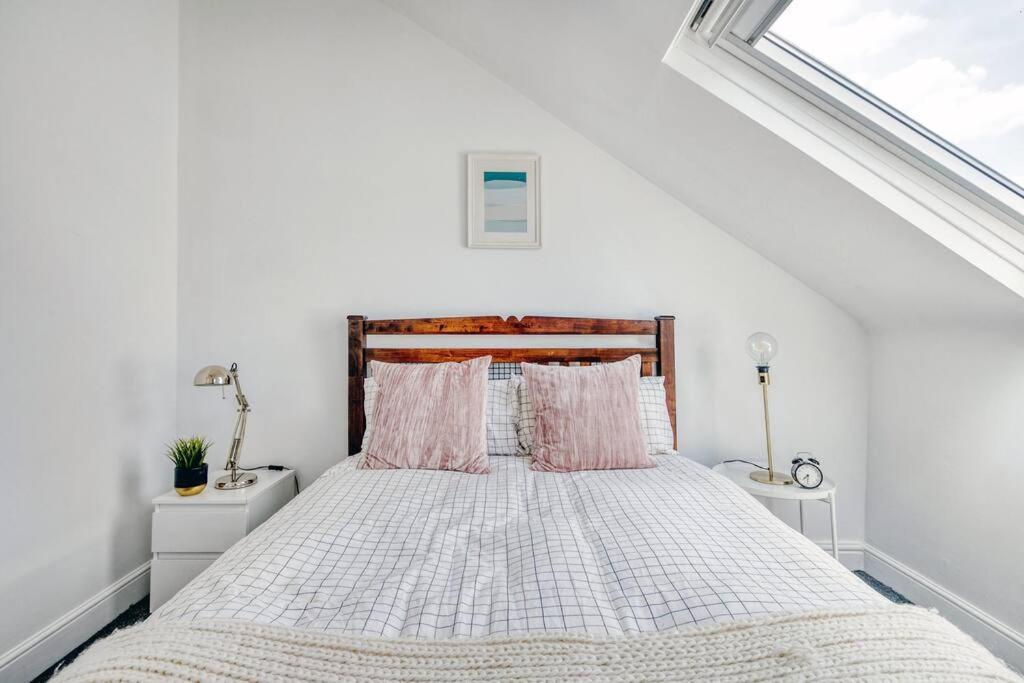 3 Bed Flat Near Chelsea Apartment