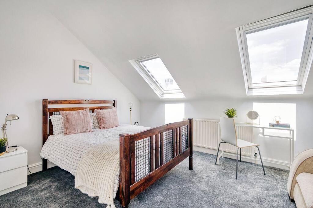3 Bed Flat Near Chelsea Apartment