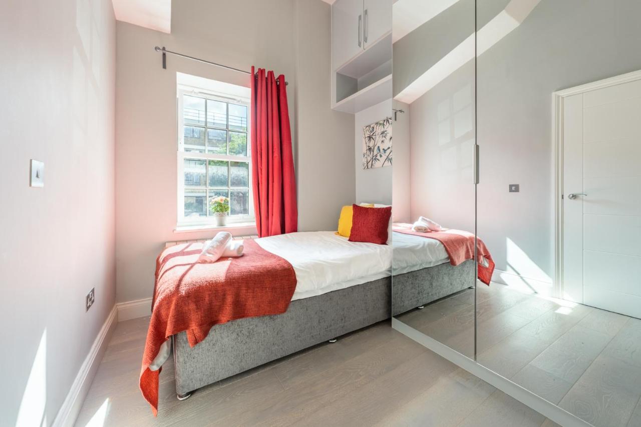 Modern 3 And 2 Bedroom Flat In Central With Installed Ac Apartment
