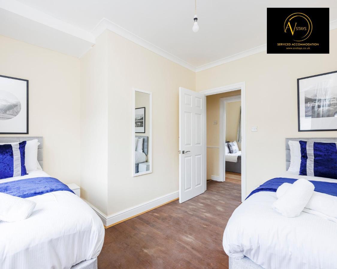 2 Bedroom House By Av Stays Short Lets Croydon With Free Wi-fi *