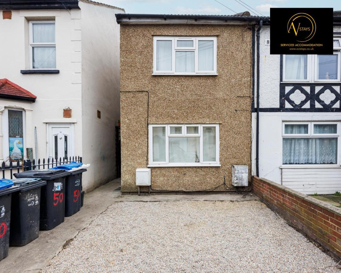 Holiday home 2 Bedroom House By Av Stays Short Lets Croydon With Free Wi-fi *