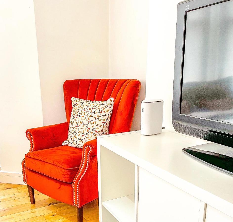 Beautiful 2-bed In Apartment London