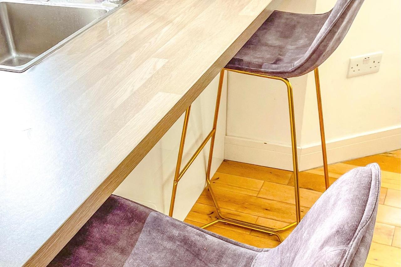 Beautiful 2-bed In Apartment *