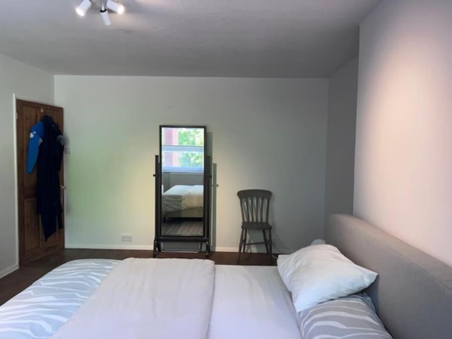Big And Bright 2 X Double Bedroom Flat In Highgate Apartment