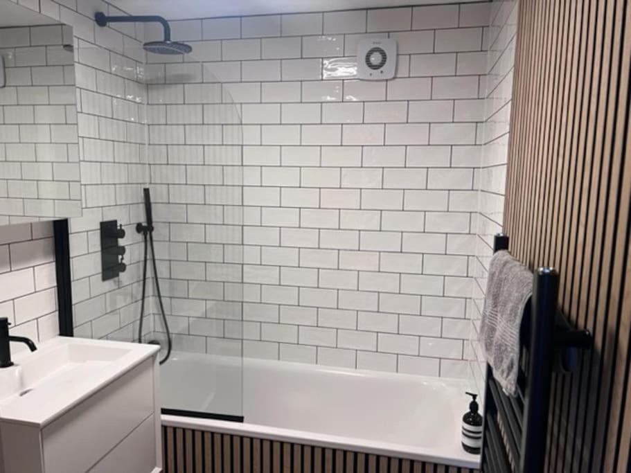 Big And Bright 2 X Double Bedroom Flat In Highgate *