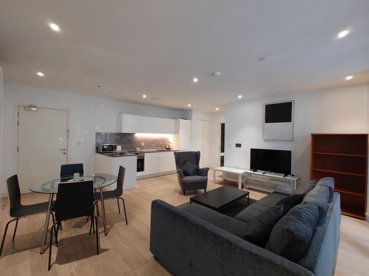 Fully Serviced One Bed In Royal Wharf * London
