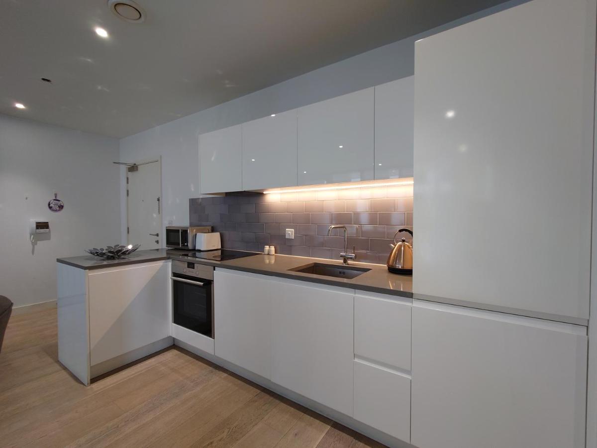 Fully Serviced One Bed In Royal Wharf * London