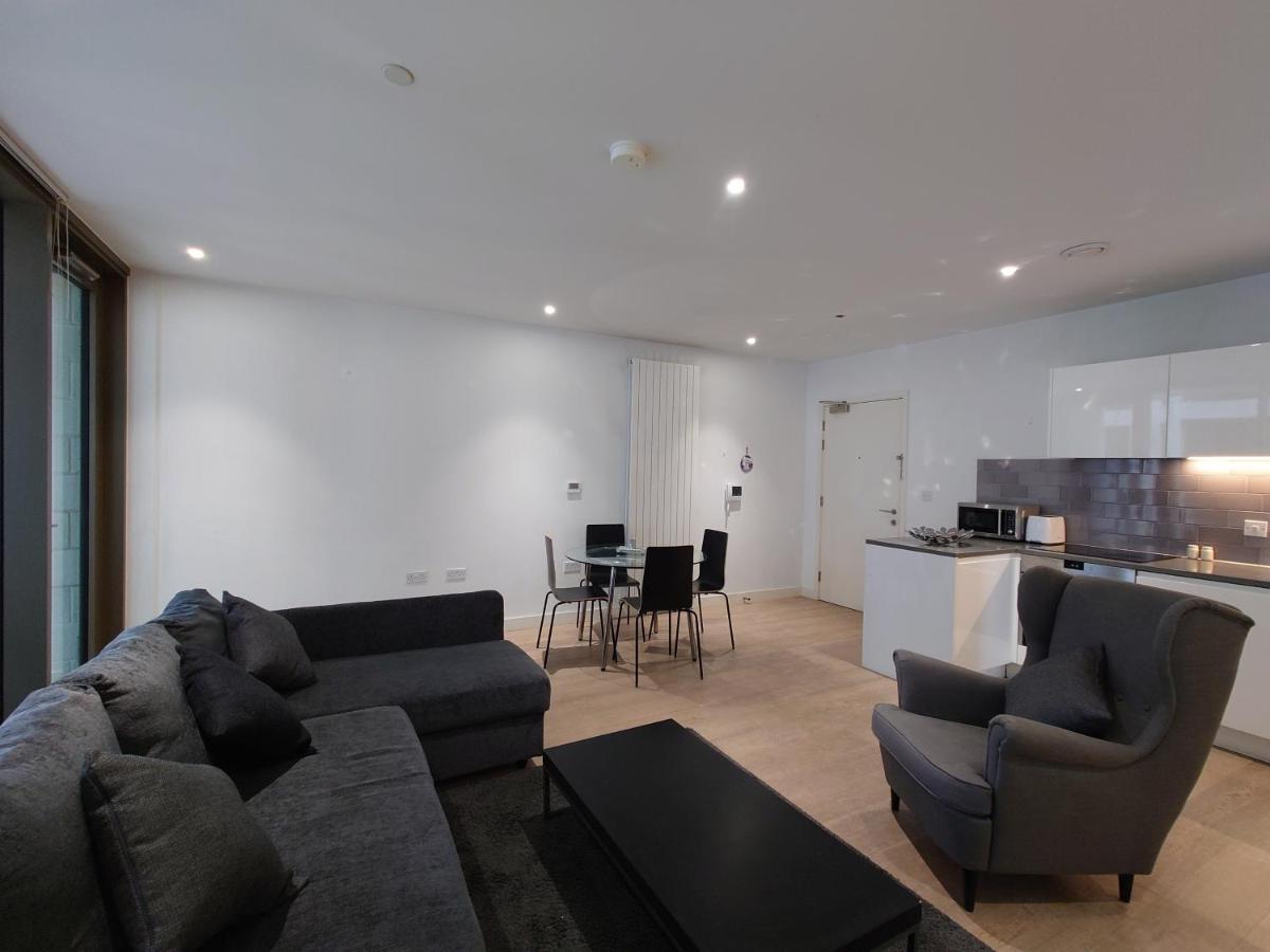 Fully Serviced One Bed In Royal Wharf Apartment London