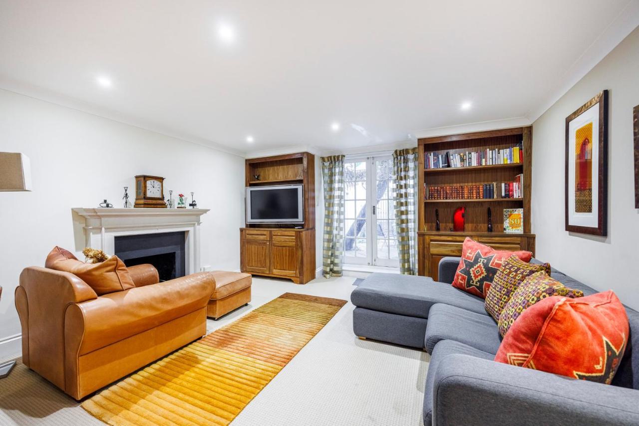 Hyde Park Hideaway Sleeps 6