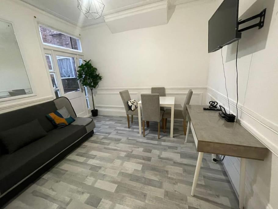 Apartamento Ground Floor 2 Bed Flat With Garden North Londres