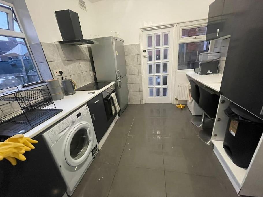 Ground Floor 2 Bed Flat With Garden North * Londres