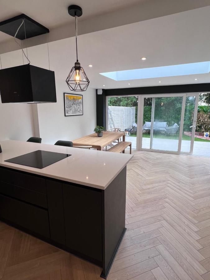 Beautiful 5-bedroom Private House In Quiet Street 2 Minutes From Station Casa de férias *
