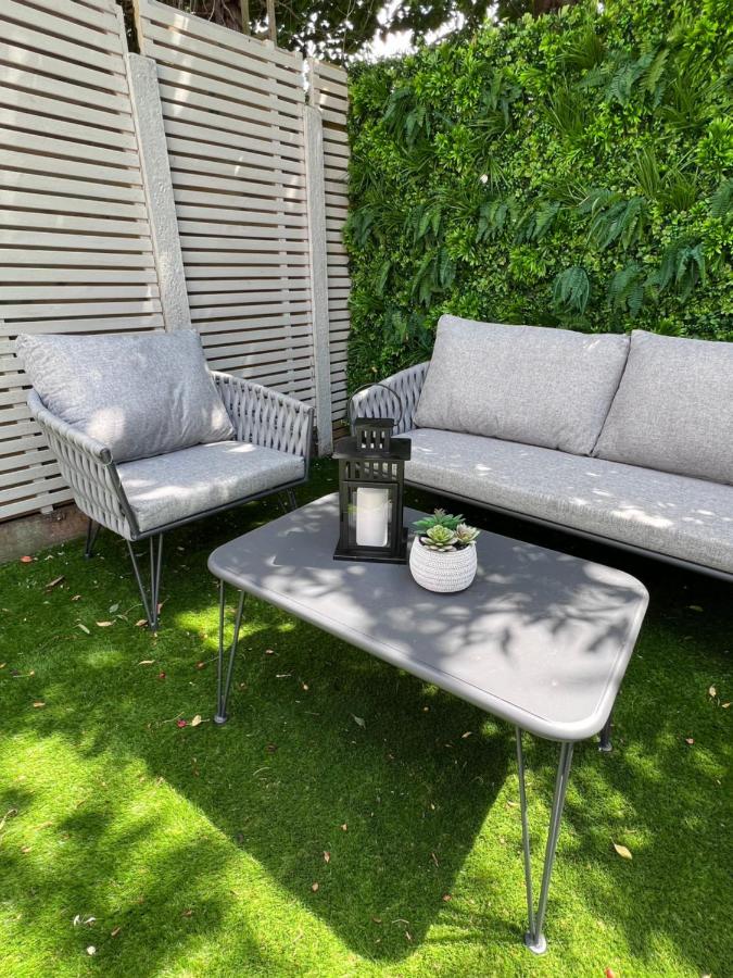 Beautiful 5-bedroom Private House In Quiet Street 2 Minutes From Station Casa de férias Londres