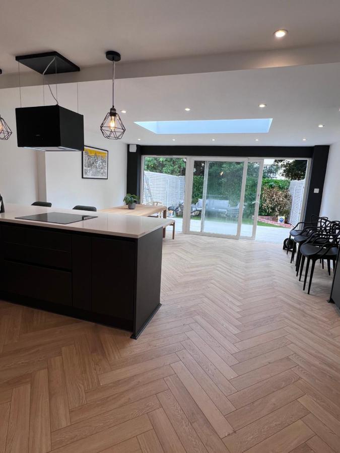 Beautiful 5-bedroom Private House In Quiet Street 2 Minutes From Station Casa de férias *