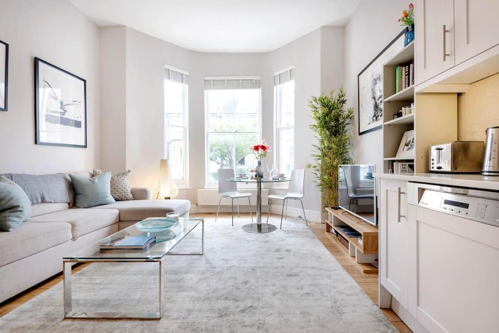 Contemporary Clapham Living Apartamento Londres