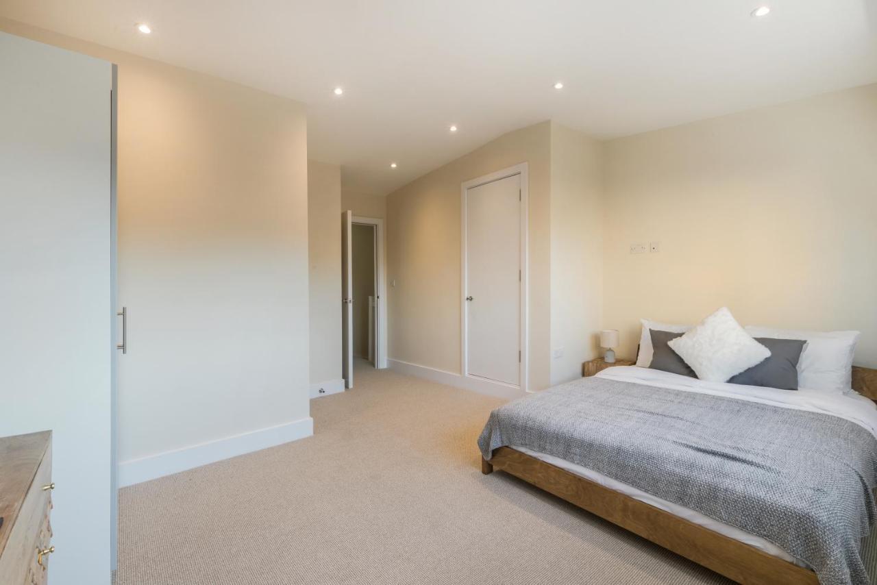 Staylux Kensington Apartment