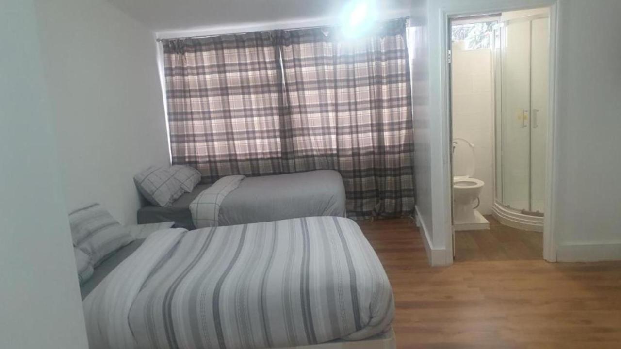 Oyo Timi Bed & Breakfast London