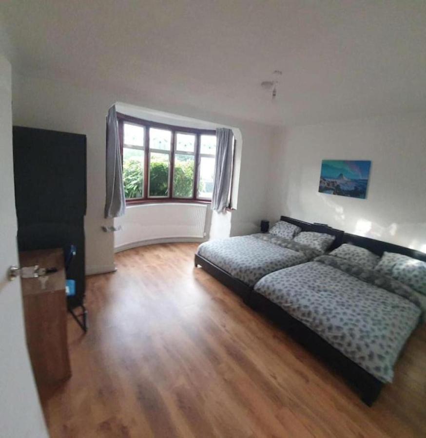 Oyo Timi Bed & Breakfast London