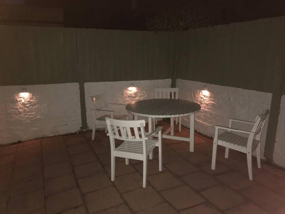 Quiet 2x Bedroom Victorian Terrace Flat + Garden *
