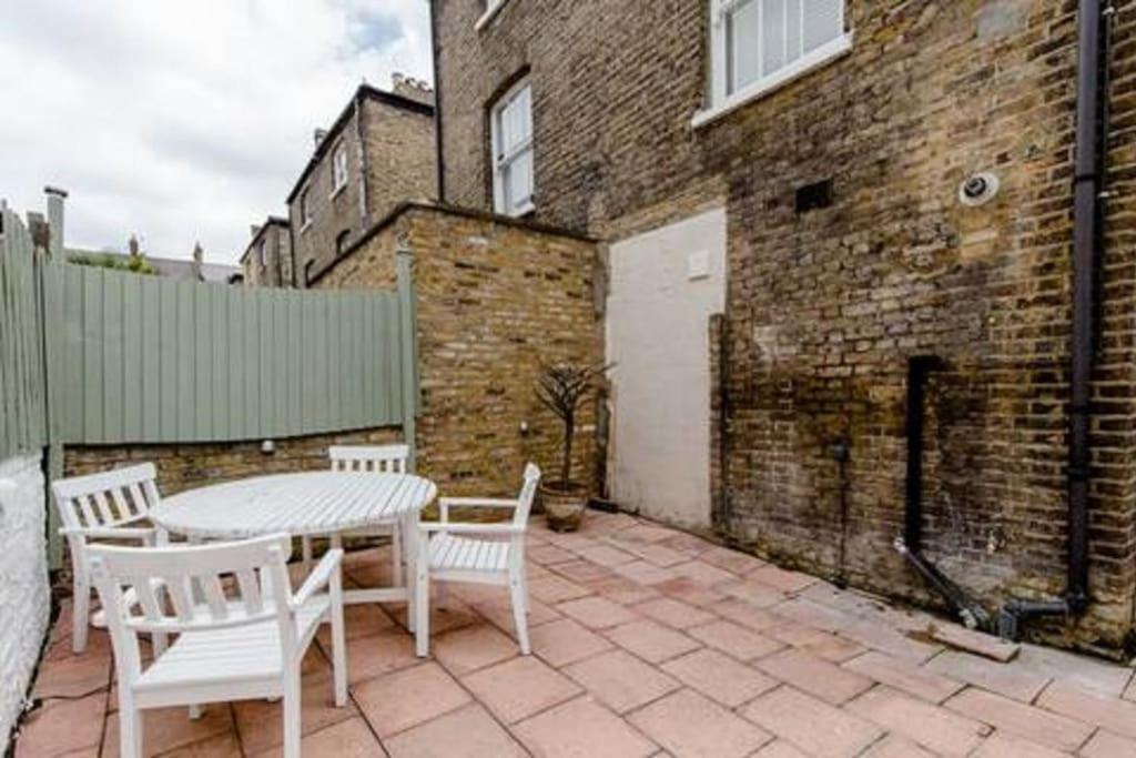 Quiet 2x Bedroom Victorian Terrace Flat + Garden * London