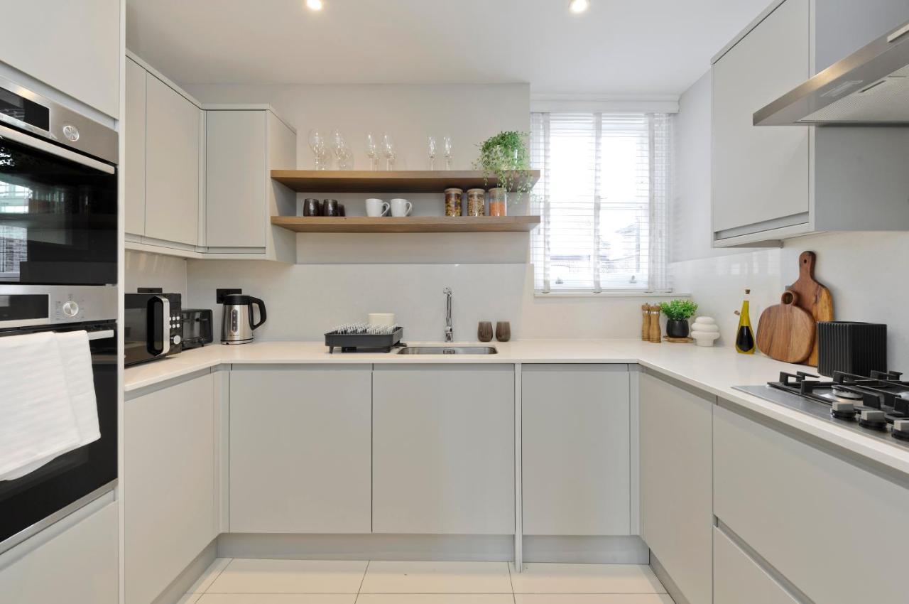 Fabulous Three Bedroom Flat Near Marylebone By Underthedoormat Apartment