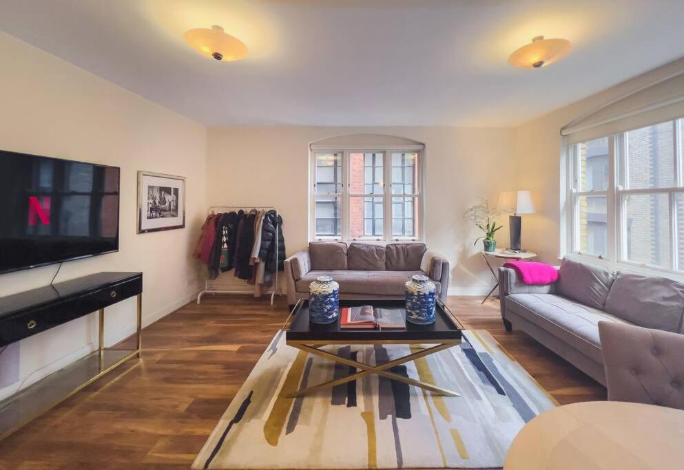 Covent Garden Haven - 2 Bedrooms. 2 Bathrooms Apartment London
