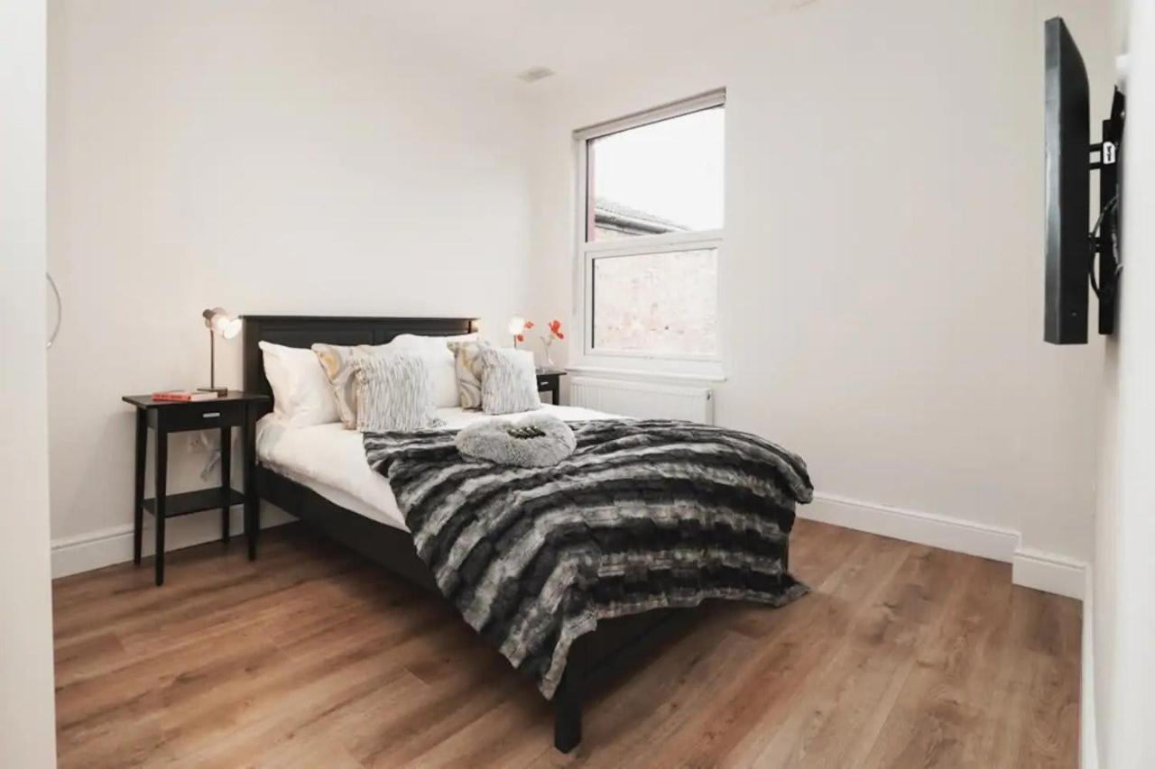 Spacious Family With Games & Garden London