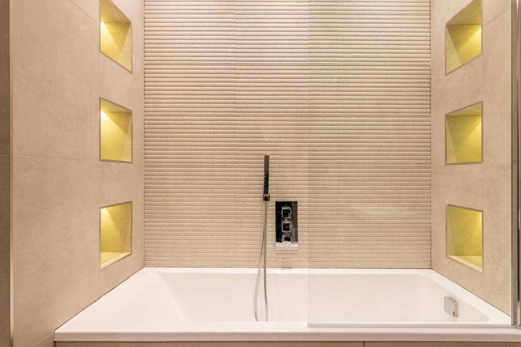 Apartment Modern&luxurios 1 Bed Apartment-prime Location.