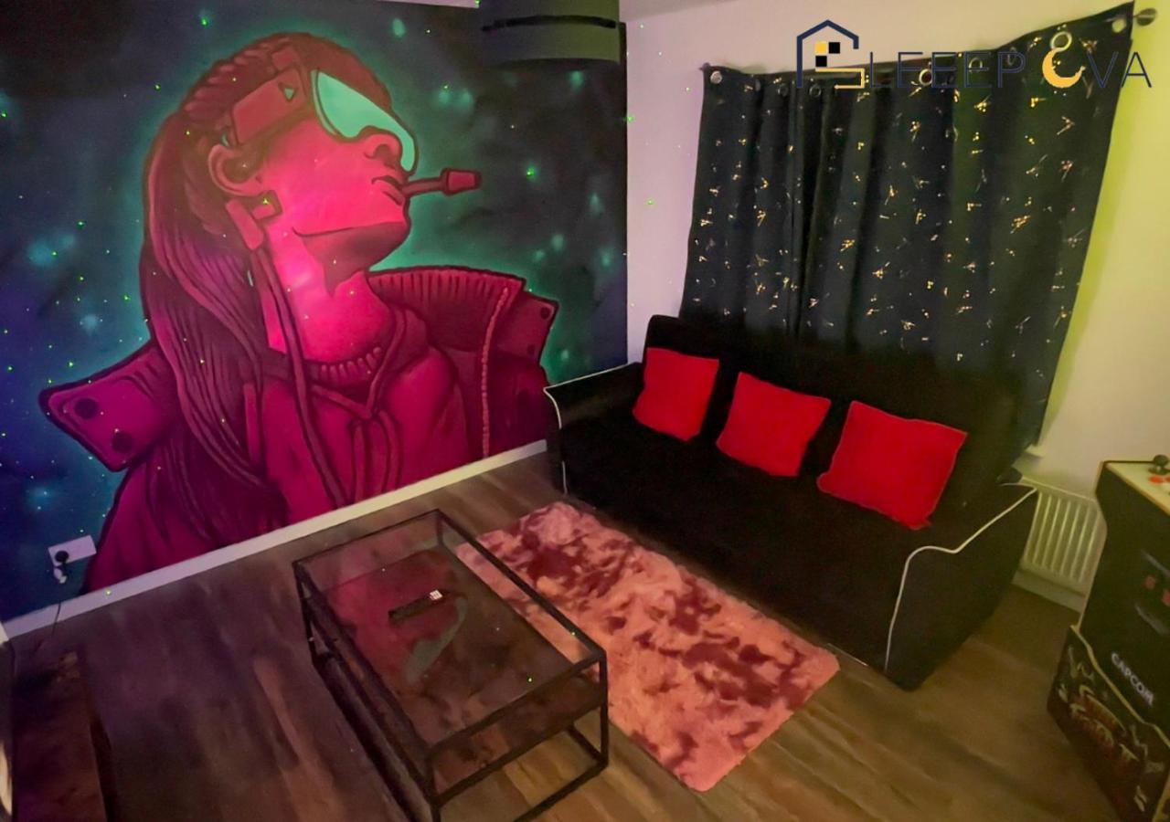 Luxury Haven: Spacious 2-bedroom Serviced Flat For Families & Business Apartment London