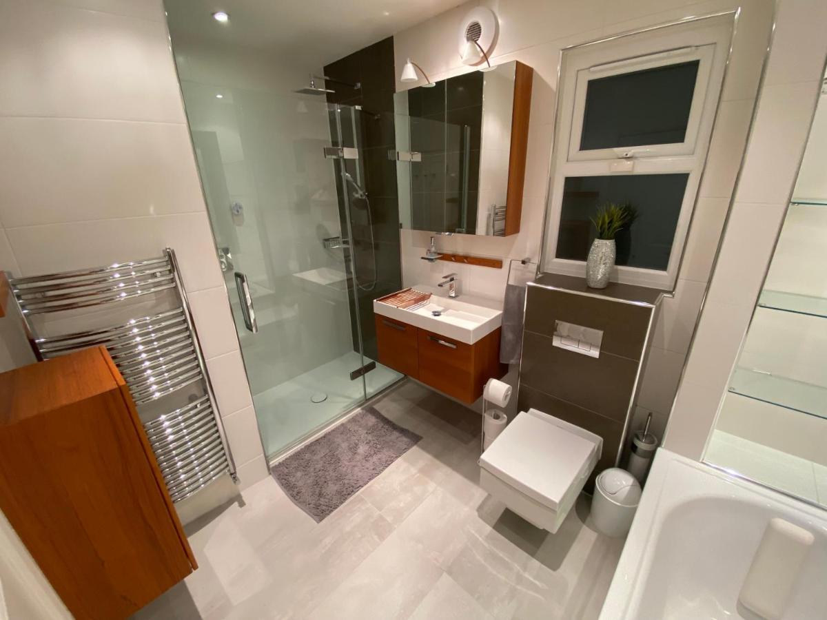 Private In Excellent Family House ,zone 2