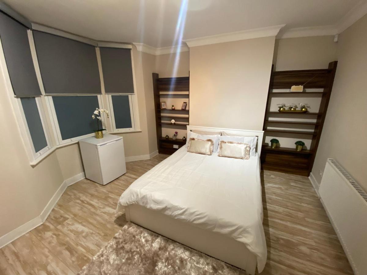Hospedagem domiciliar Private In Excellent Family House ,zone 2 Londres