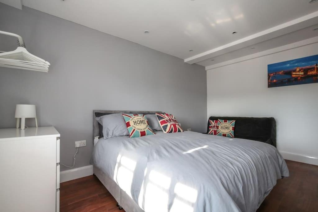 Ferienhaus Large Modern Spacious House 6 Bedrooms 5 Bathrooms London