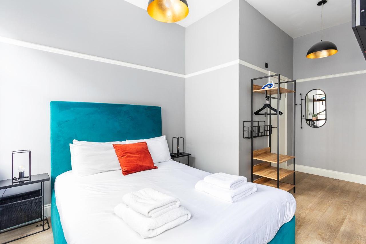 Relay - 60 Warwick Road * London