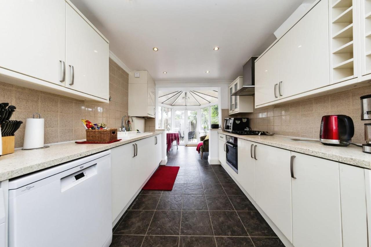 Your Chic 3br Comfort And Style In London