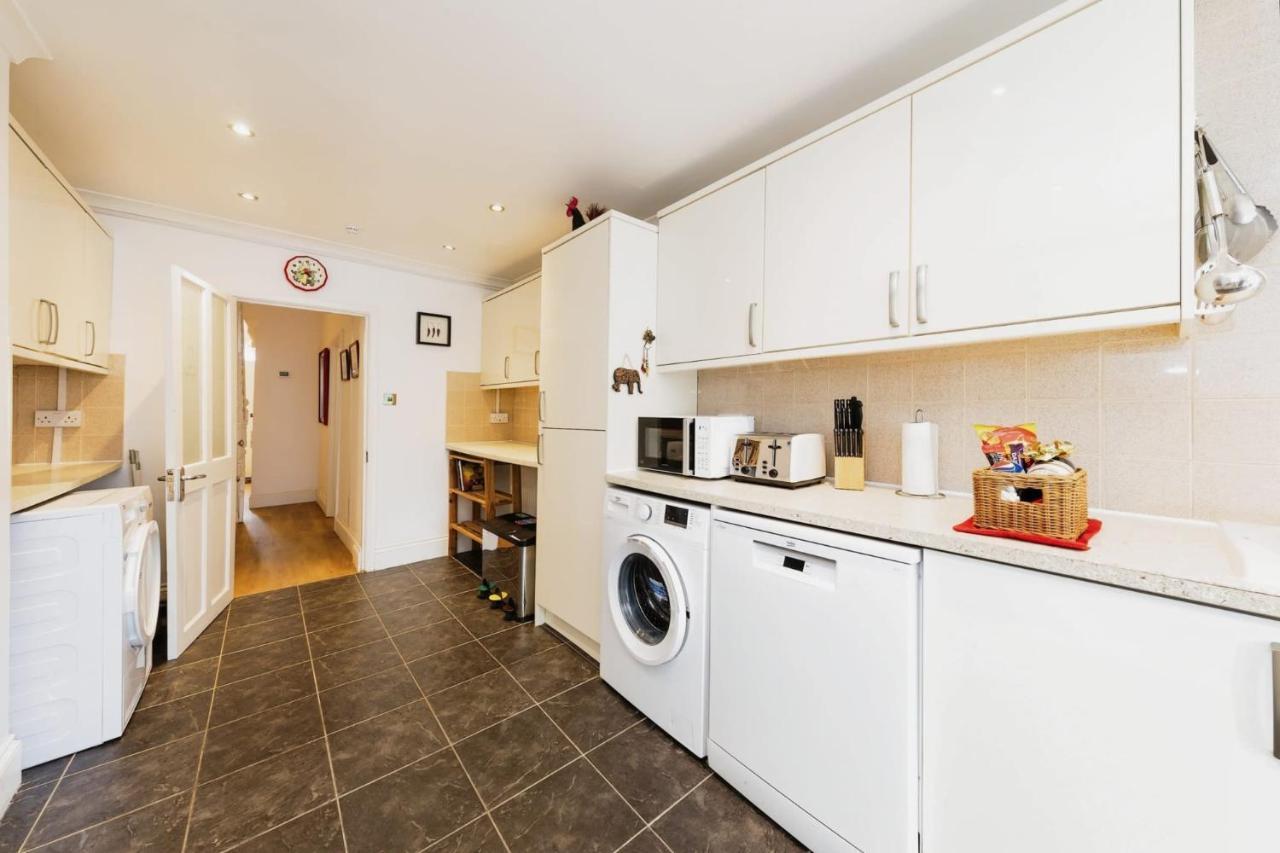 Your Chic 3br Comfort And Style In * London