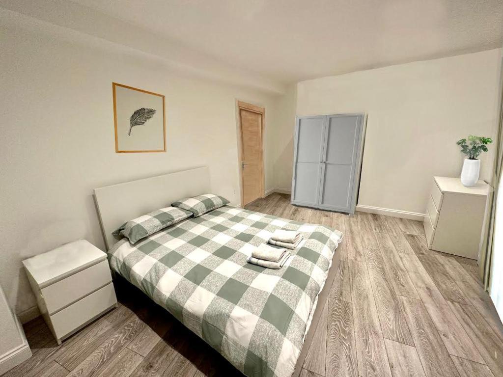 2 Minutes From Hyde Park, Private F *