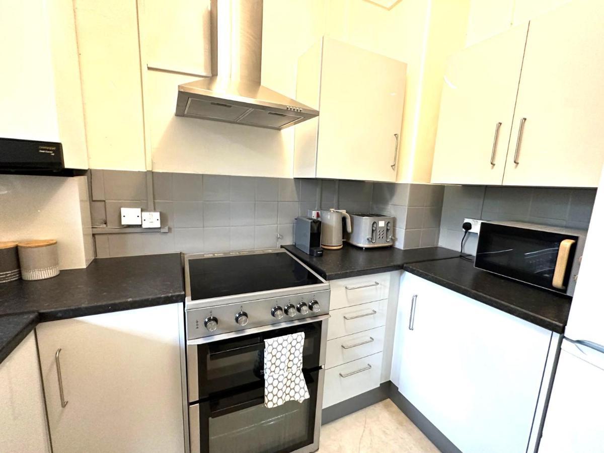 Charming 2-bed Flat With Balcony Close To White Westfield Apartamento
